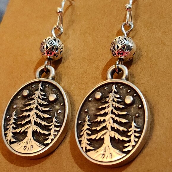 Gorgeous Highly-Detailed Pine Trees & Stars Silver Earrings - Picture 1 of 8